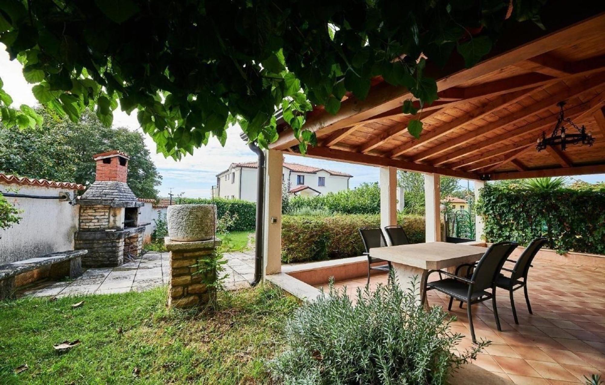 Apartman In Valica Mit Grossem Garten *