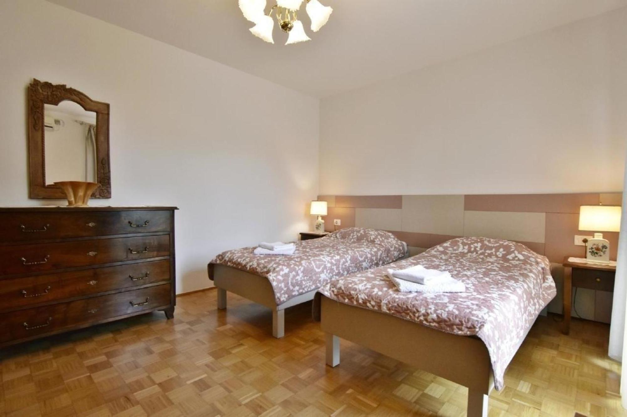 Apartman In Valica Mit Grossem Garten *