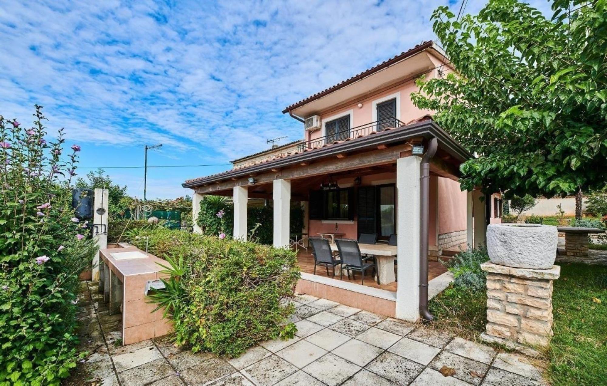Apartman In Valica Mit Grossem Garten Umag